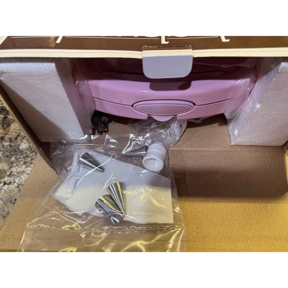 Babycakes Non Stick Mini Cupcake & Pie Maker - New! - Picture 7 of 8